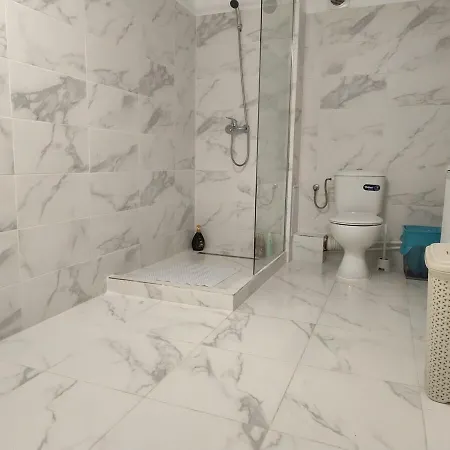 Yanis Apartment *
